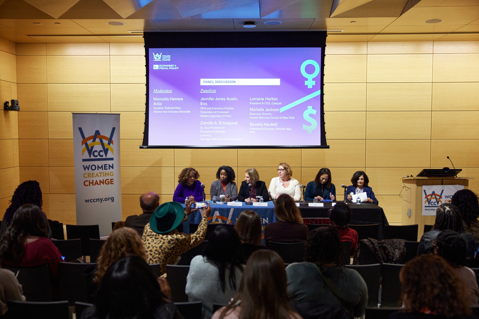 Igualdad salarial entre hombres y mujeres: Presentaci&oacute;n del informe "Cerrar la brecha